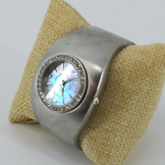 Gossip Silver Tone Quartz Wristwatch Cuff Band Watch - Picture 8 of 10